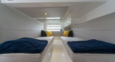Круизна яхта Fibrafort 420 - интериор